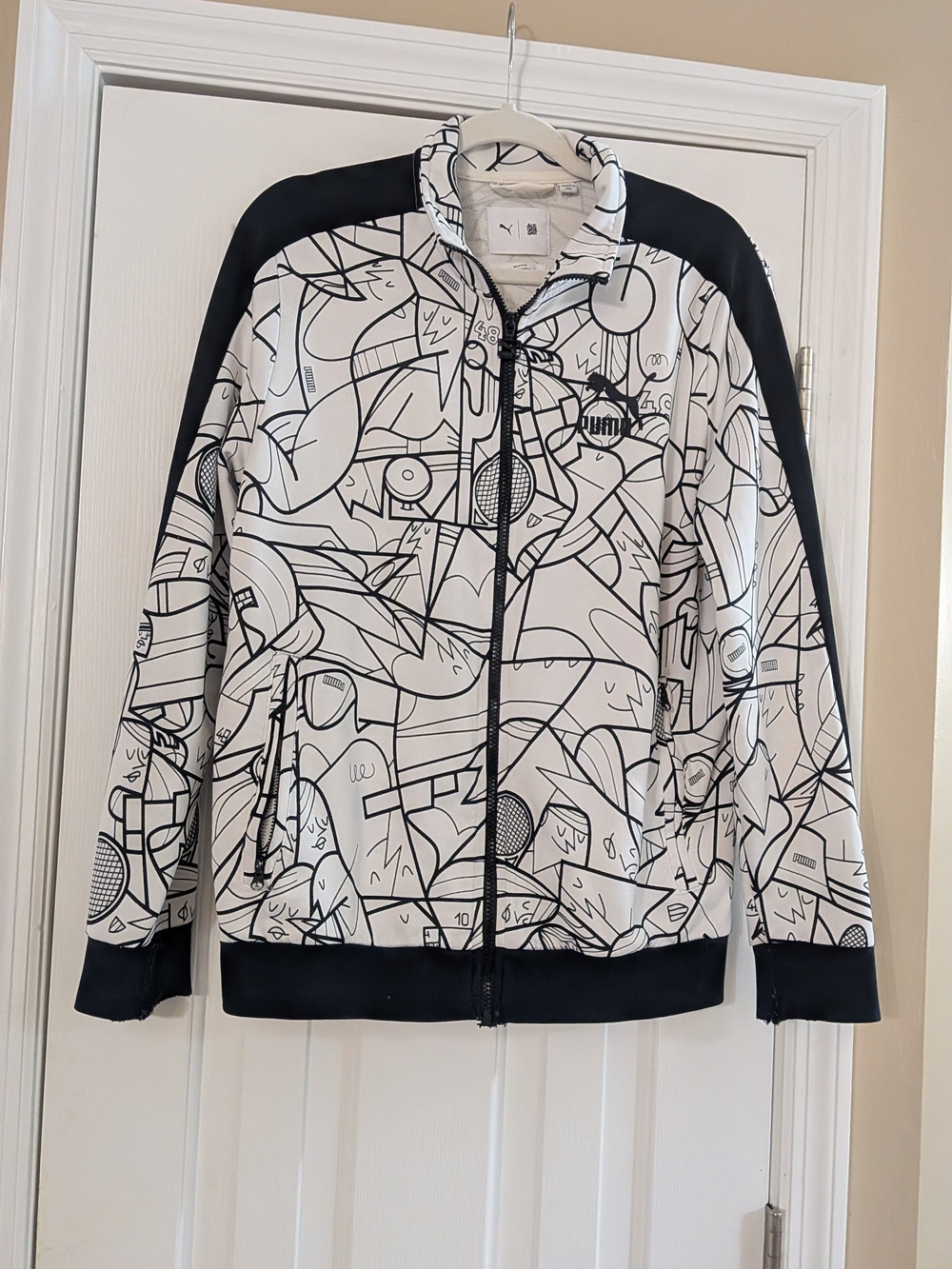 PUMA Men’s White & Black Graphic Track Jacket M